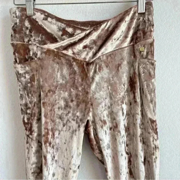 Fabletics Women’s Teddy High Waisted Velour Crossover Leggings Size L NWT - Picture 6 of 11